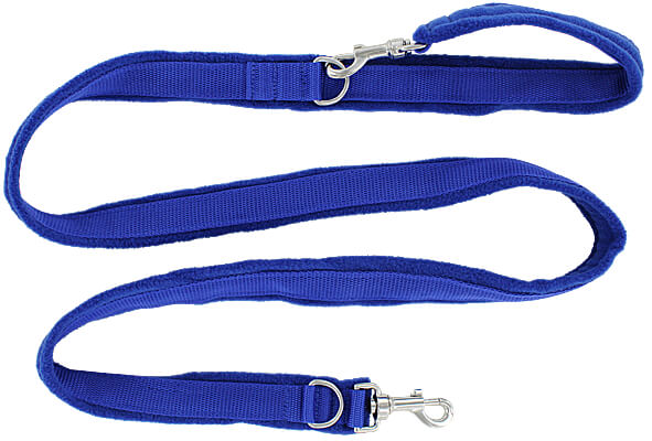 Make a handle to use as an ordinary walking leash